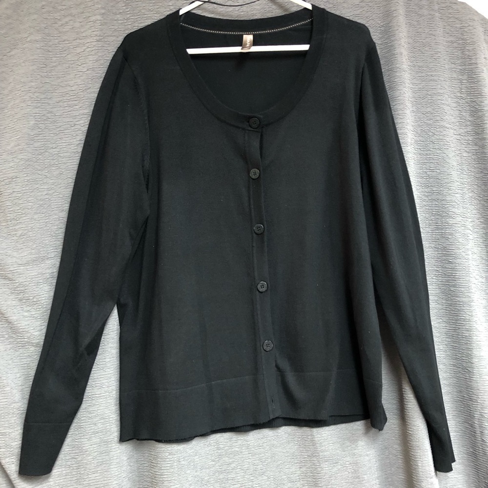 White stag XXL 20 black round neck button up long sleeve sweater PTP 23